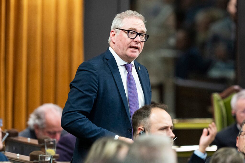 Travailleurs étrangers temporaires : « Ils n’ont pas compris », fustige Martin Champoux