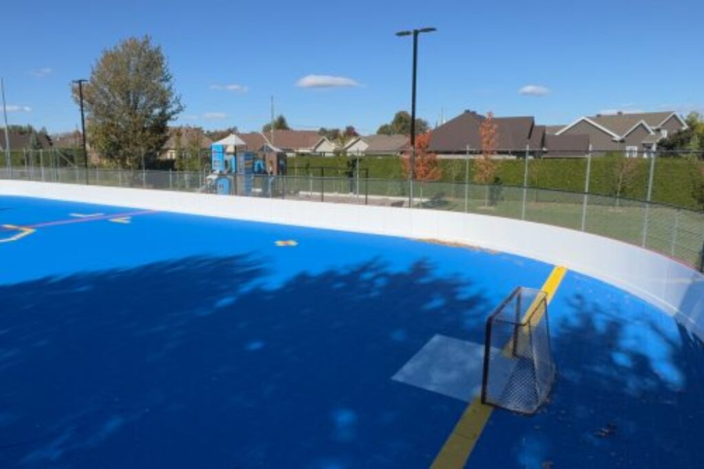 Retrait possible de la surface de dek hockey au parc Jardin-des-Galeries à Drummondville