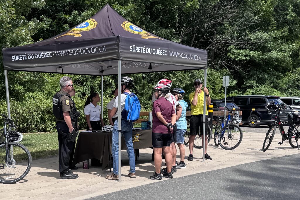 Les cadets déployés à Drummondville sensibilisent quant à la sécurité à vélo et à trottinette