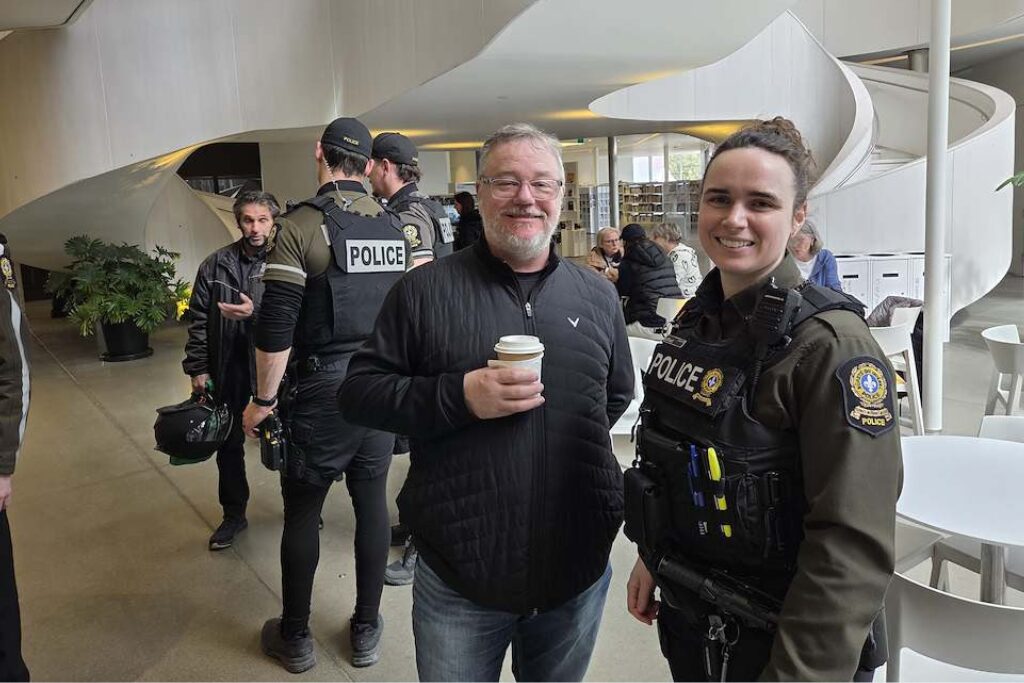 « Un café avec un policier » revient à la bibliothèque municipale de Drummondville dimanche